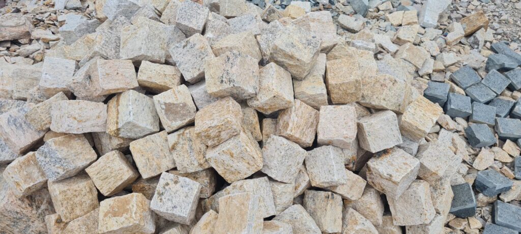 Yellow Natural Granite Cobblestone lot