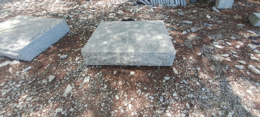 Natural kerbstone